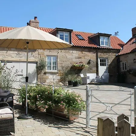 Granny's Attic At Cliff House Farm Cottages, アパート ウィットビー